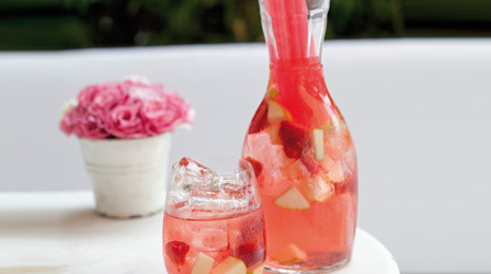 Çilekli Rosé Sangria